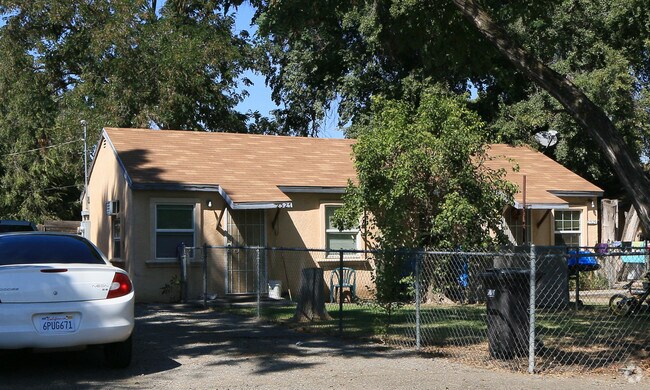 Building Photo - 2517 E Harding Way