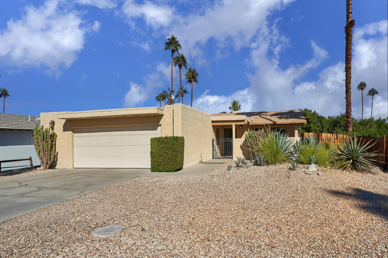 Primary Photo - 72754 Pitahaya St