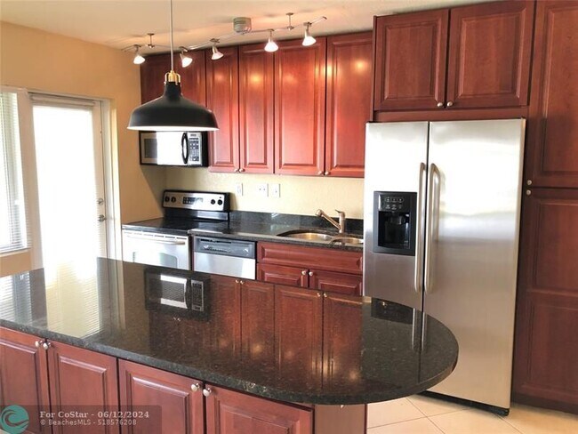 Foto del edificio - 2881 NE 32nd St