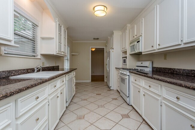 Foto del edificio - 1230 Timbergrove Ln