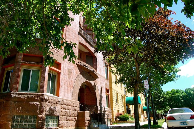 Building Photo - Cromwell Commons