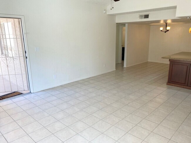 Building Photo - 2 Bedroom 2 Bath in Mesa