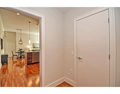 Building Photo - 2430 Beacon St