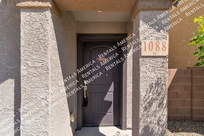 Building Photo - 1088 E Descent St