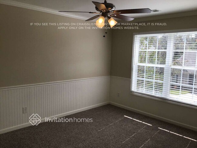 Building Photo - 80 Persian Ivy Way