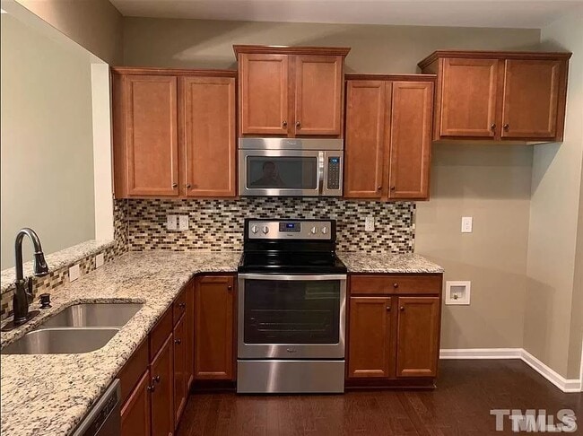 Building Photo - 432 Chanson Dr