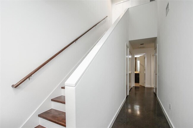 Building Photo - 319 Sydnor St