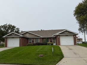 Building Photo - 606-606 Tamerisk Dr