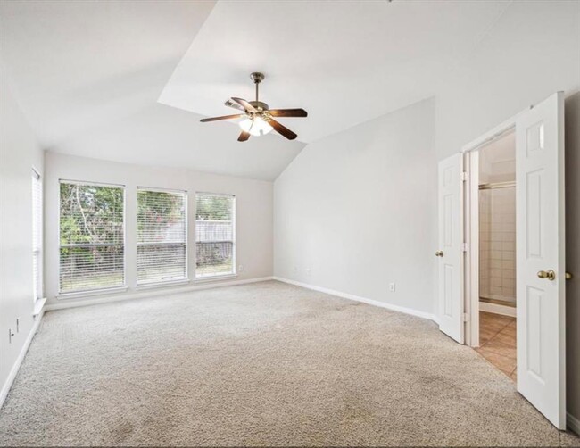 Foto del edificio - 2137 Lakewind Ln