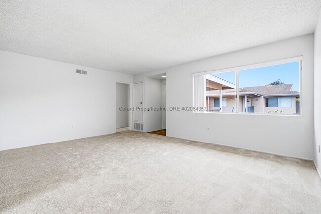 Building Photo - SPACIOUS, GREAT LOCATION, BALCONY, PRIVATE GARAGE