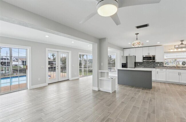 Foto del edificio - 8706 Elmwood Ln