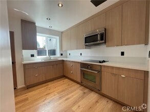 Building Photo - 1713 W Alameda Ave