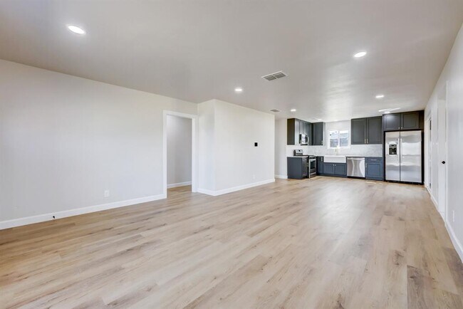 Building Photo - 511 Arbor Ln