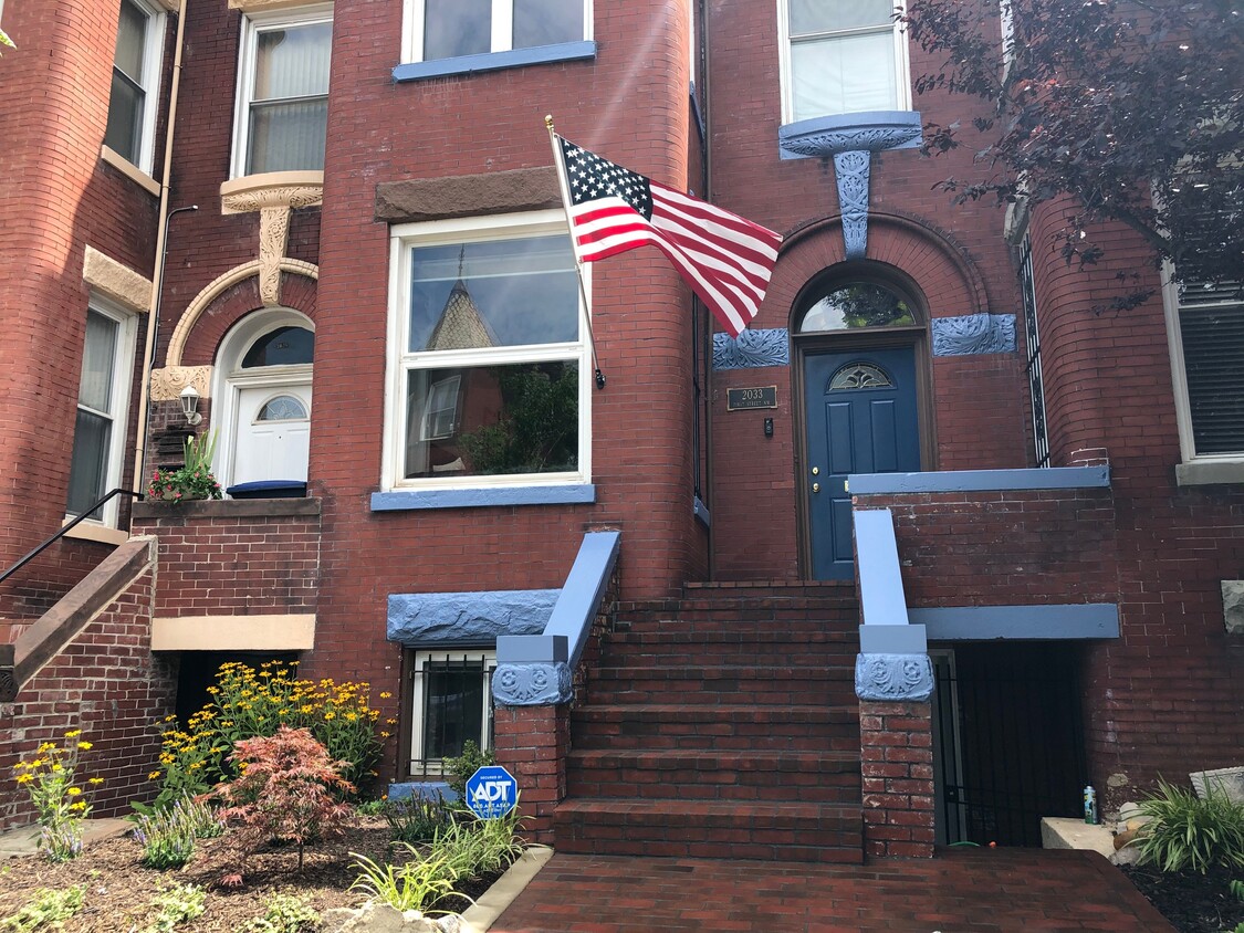 Primary Photo - 2033 1st St NW