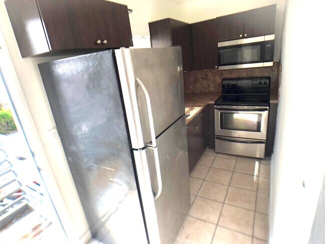 Kitchen - 1506 SW 23rd Ave
