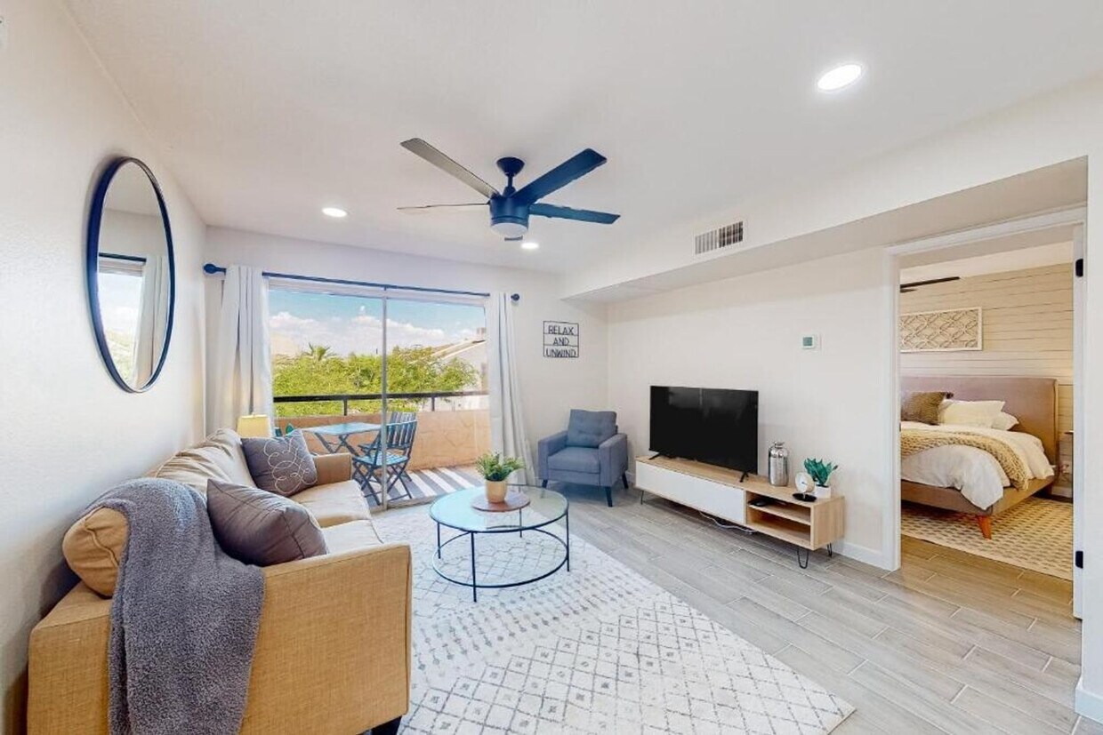 Foto principal - 8055 E Thomas Rd