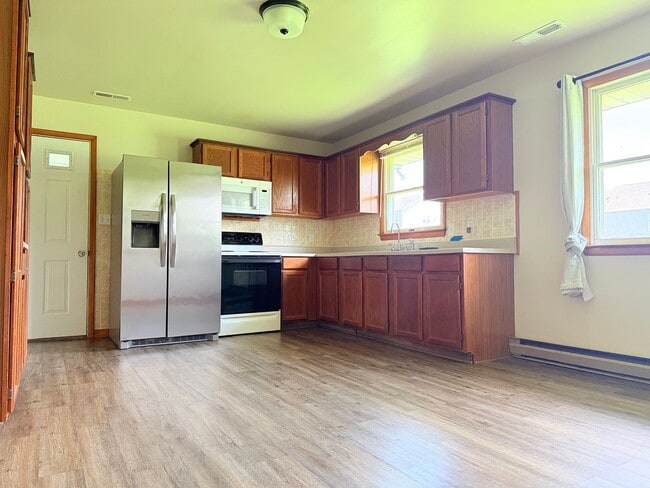 Building Photo - 305 Earlee Ave