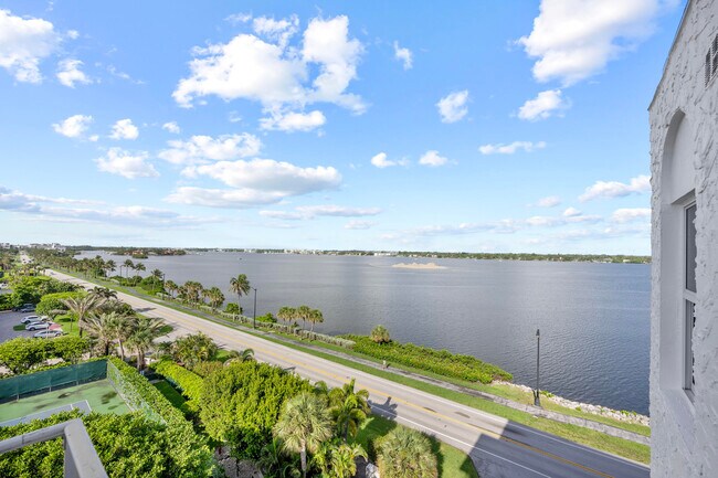Foto del edificio - 3230 S Ocean Blvd