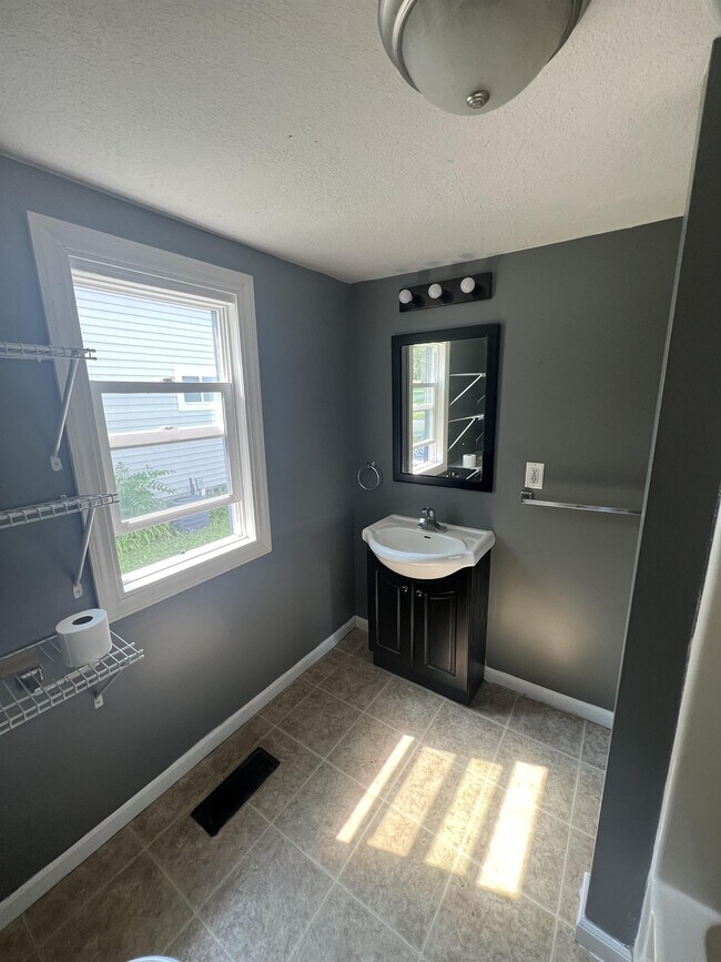 Foto del edificio - 607 Samantha Ave