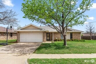 Building Photo - 4911 Cypress Ave