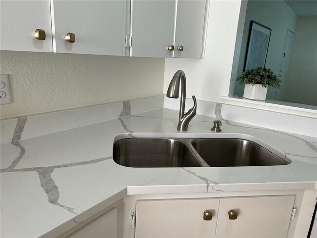 Foto del edificio - 314 W William Cannon Dr