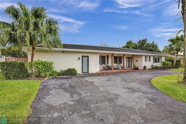 Building Photo - 711 S Highland Dr