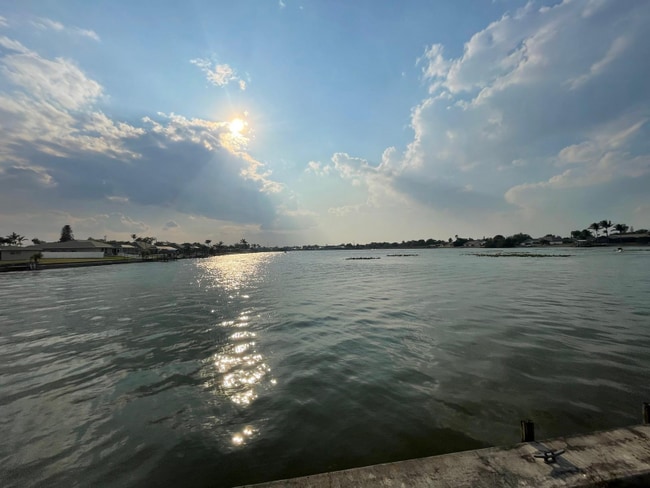 Building Photo - 544 SE 5th Ave