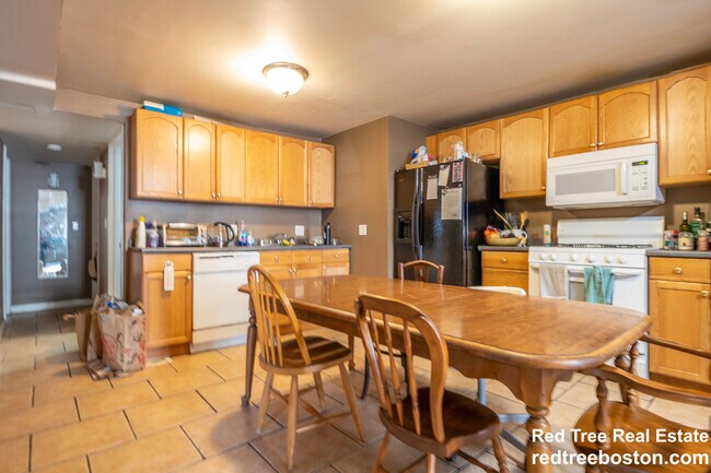 Building Photo - 18 Greylock Rd