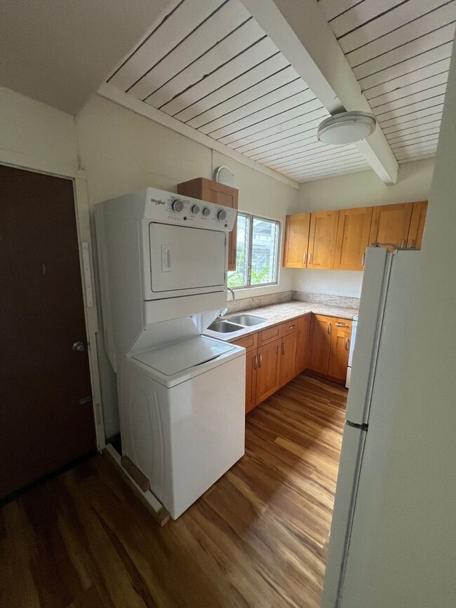 Foto del edificio - 2-bed 2-bath 1- parking Tropic Gardens Town House for rent!