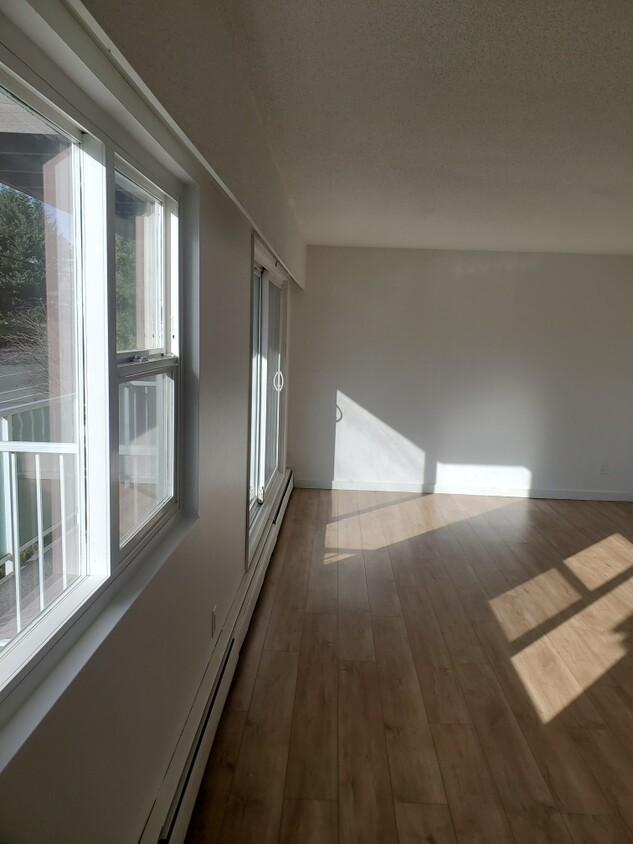 Primary Photo - 1480-1480 Boundary Crescent