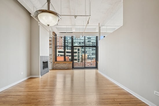 Foto del edificio - 333 W Hubbard St