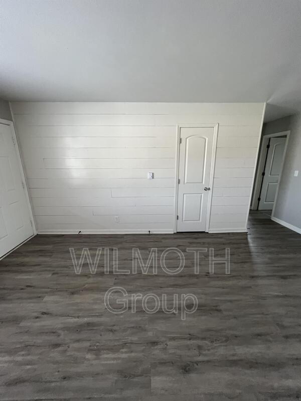 Building Photo - 10301 Medallion Dr