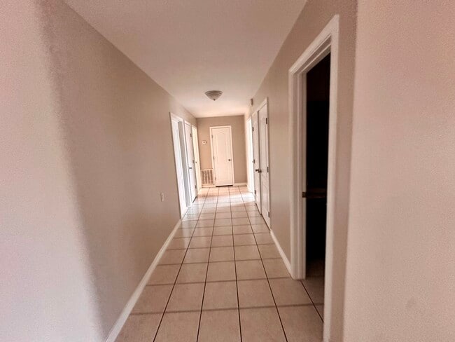 Foto del edificio - 3828 Clavel St