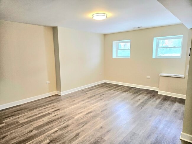 Building Photo - 1922 Elmwood Ave