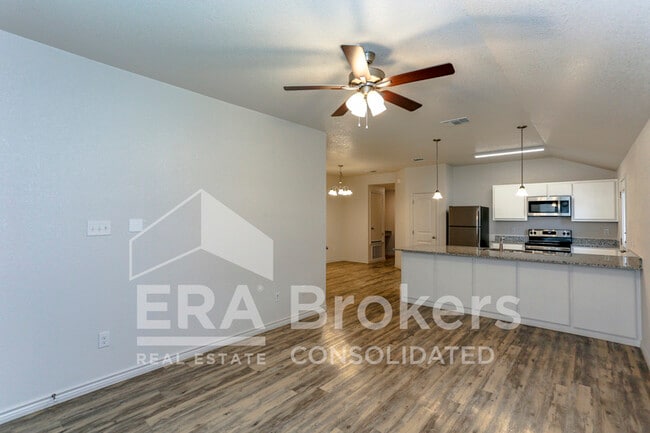 Building Photo - 205 Dolphin Dr