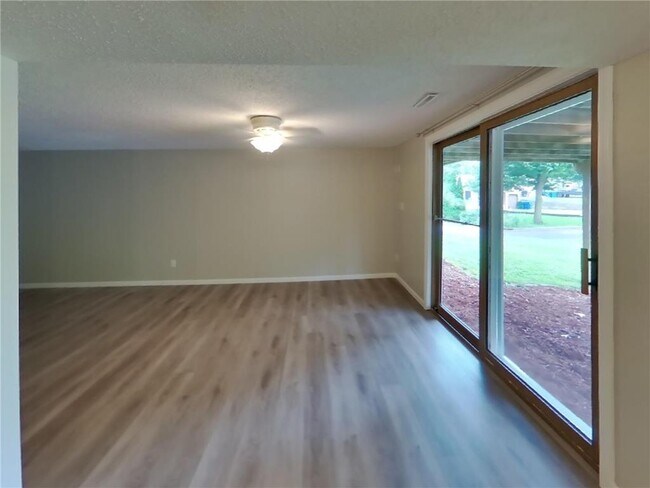 Foto del edificio - 4512 Montgomery Rd