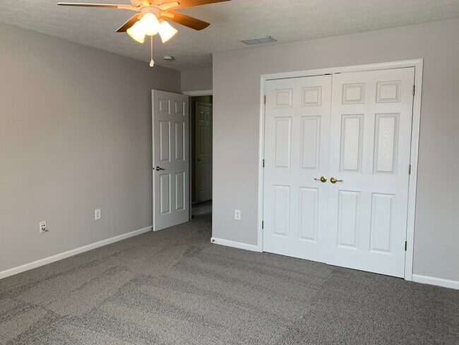 Building Photo - Nice Condo Located in Franklin Township!