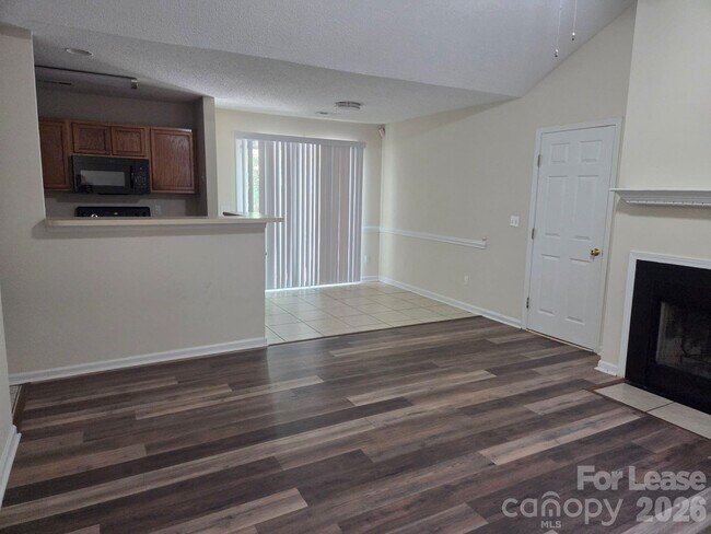 Foto del edificio - 437 Cedarcroft Dr