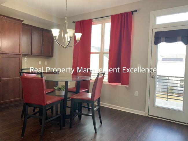 Building Photo - Amazingly Located Townhome, Featuring 3 Be...