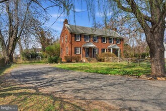 Building Photo - 3718 Farr Ave