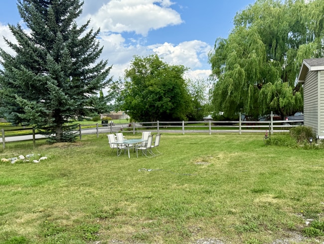 Foto del edificio - 3 Bed 2 Bath Mobile Home on Half Acre in South Kalispell