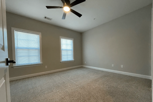 Building Photo - 601 Outlook Dr