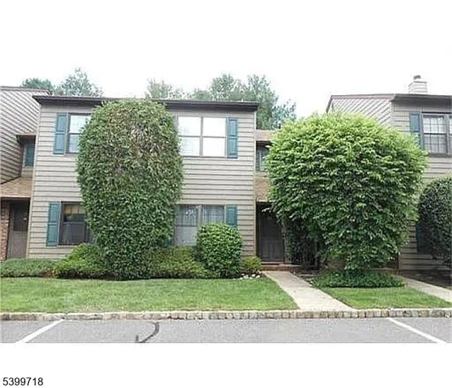 Building Photo - 5 Pheasant Run