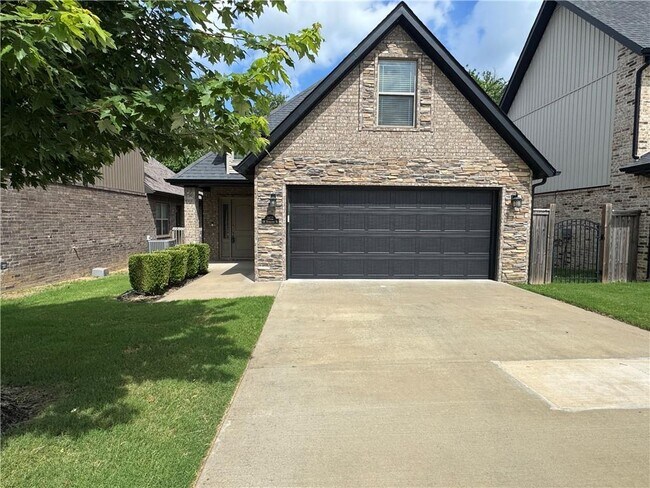 Foto del edificio - 1802 SW Riverstone Rd