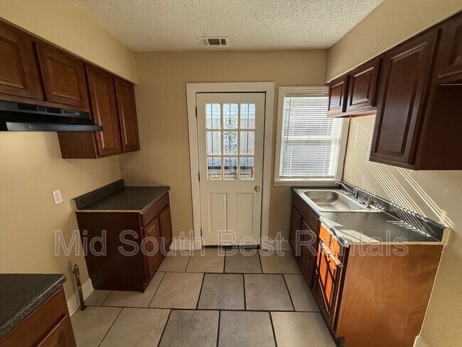 Foto del edificio - 1371 Kimball Cove