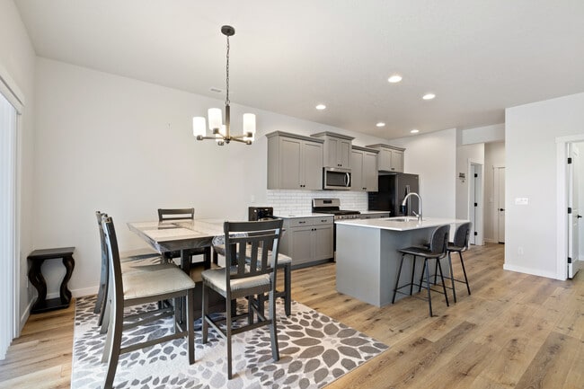 Building Photo - 5359 S Redeken Pl