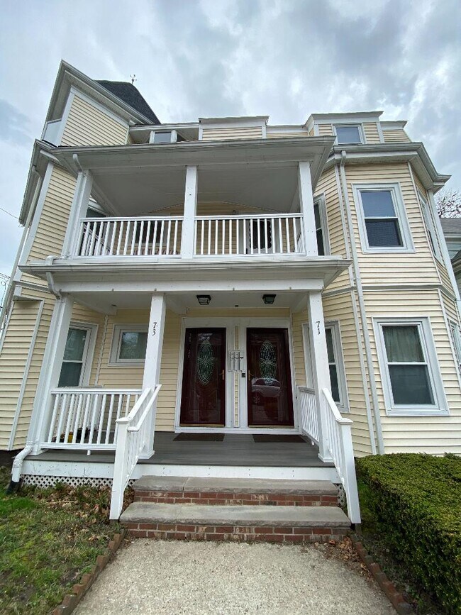 Foto del edificio - 73 Hall Ave