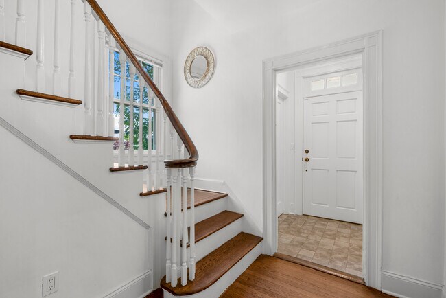 Photo - 22 Vanderburgh Ave (Larchmont, NY) House