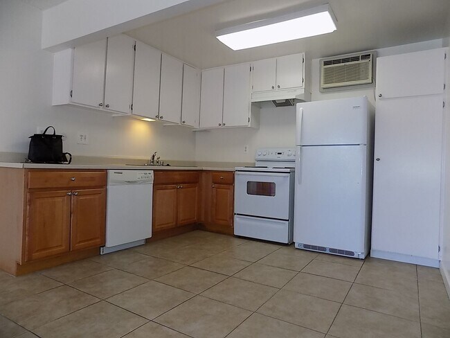 Building Photo - Spacious 2BD/1BA Apartment in Azalea Park ...