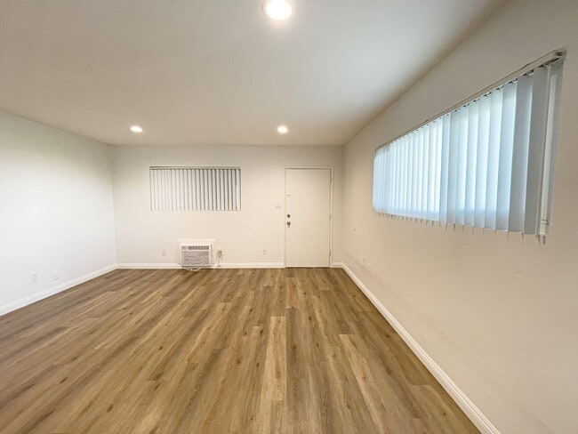Building Photo - 514 W Huntington Dr